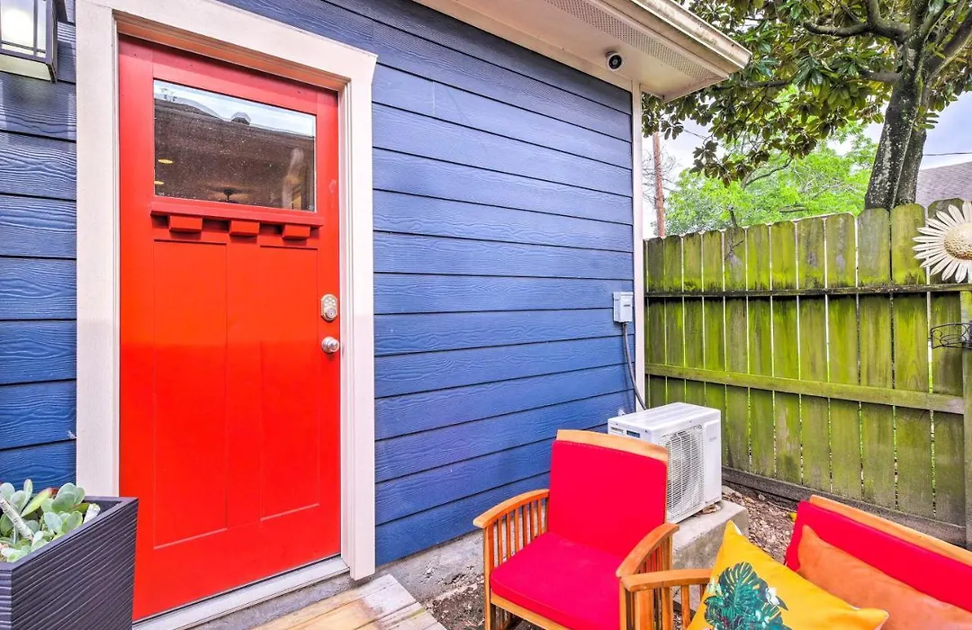 Central And Cozy Houston Studio - Pets Welcome!-1