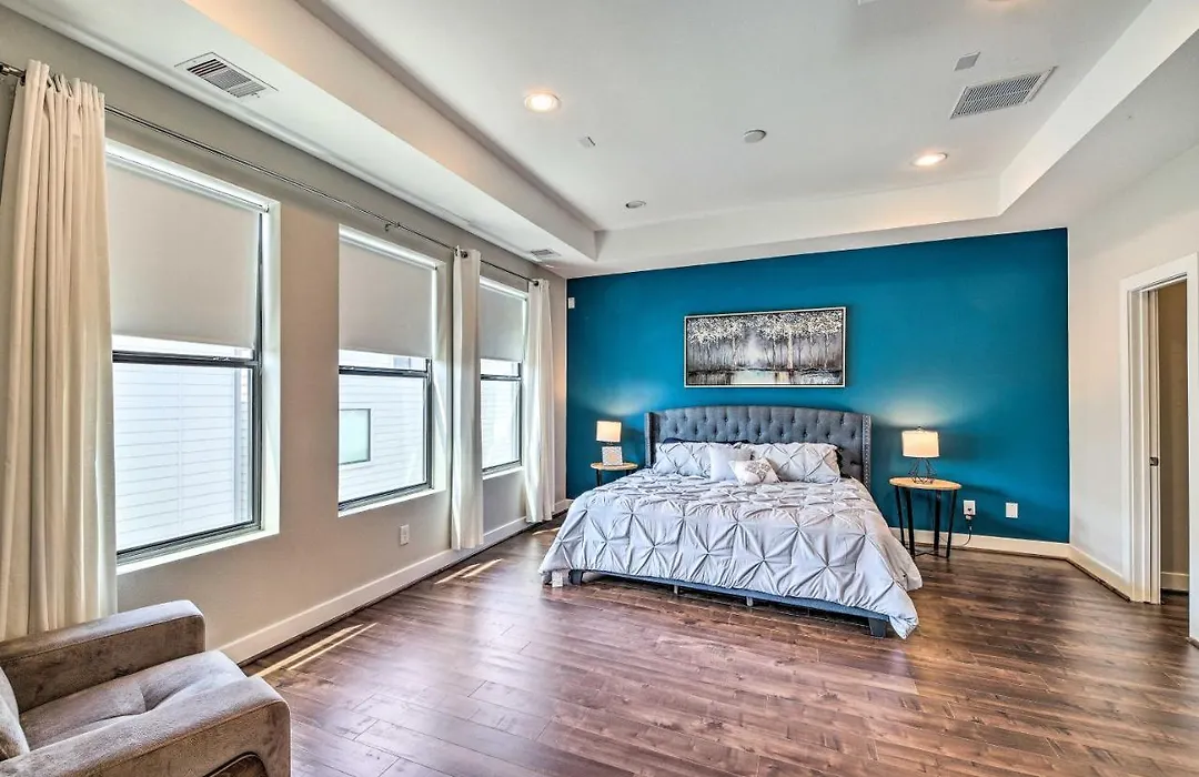 3 Mi To Daikin Park: Gated Houston Townhome-1