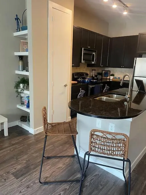 Luxe Spacious 1 Bd Suite Wpool View In Galleria-1