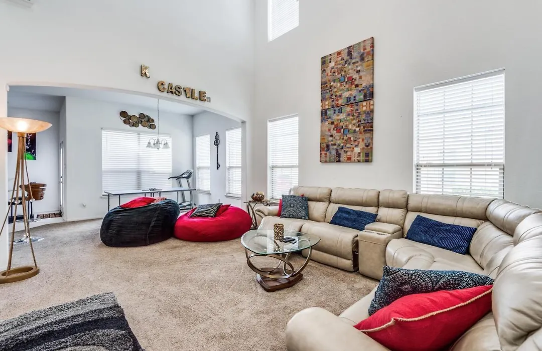 Beautiful 2 Story Luxury Home In An Upscale Area!-1