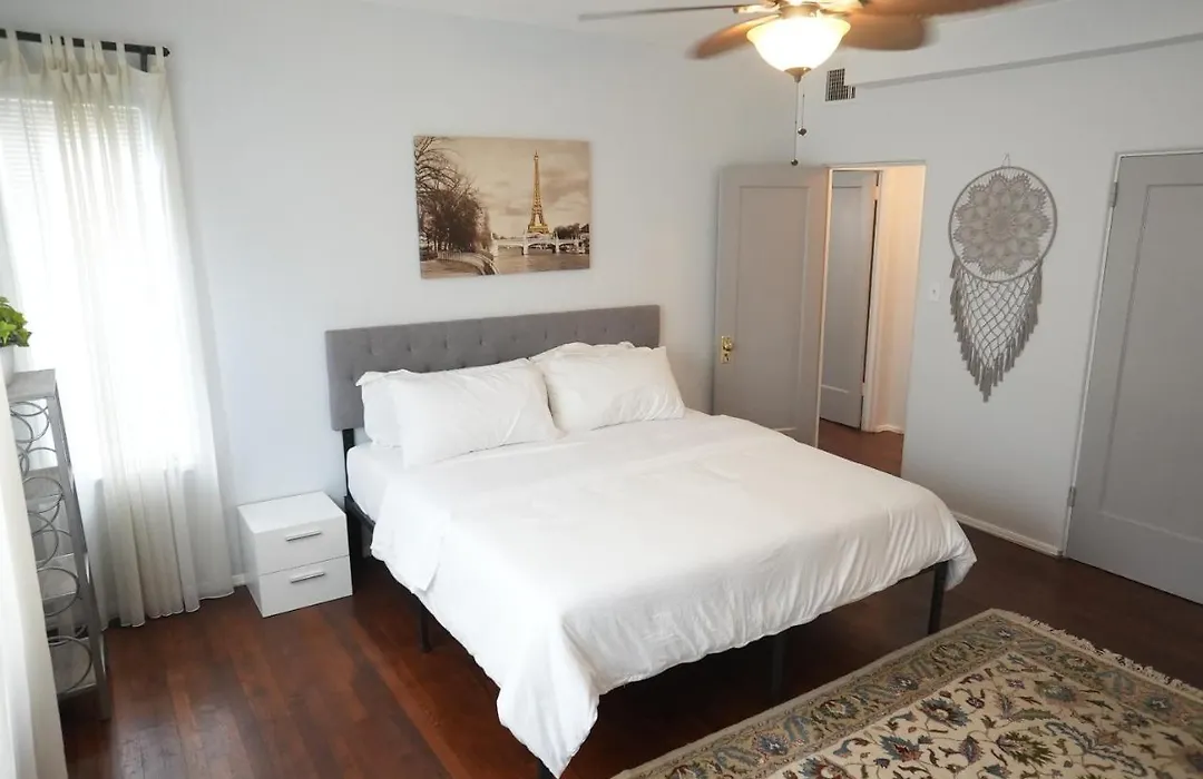 Beautiful Three Bedroom Home In Historic Riverside Terrace, Houston!-1