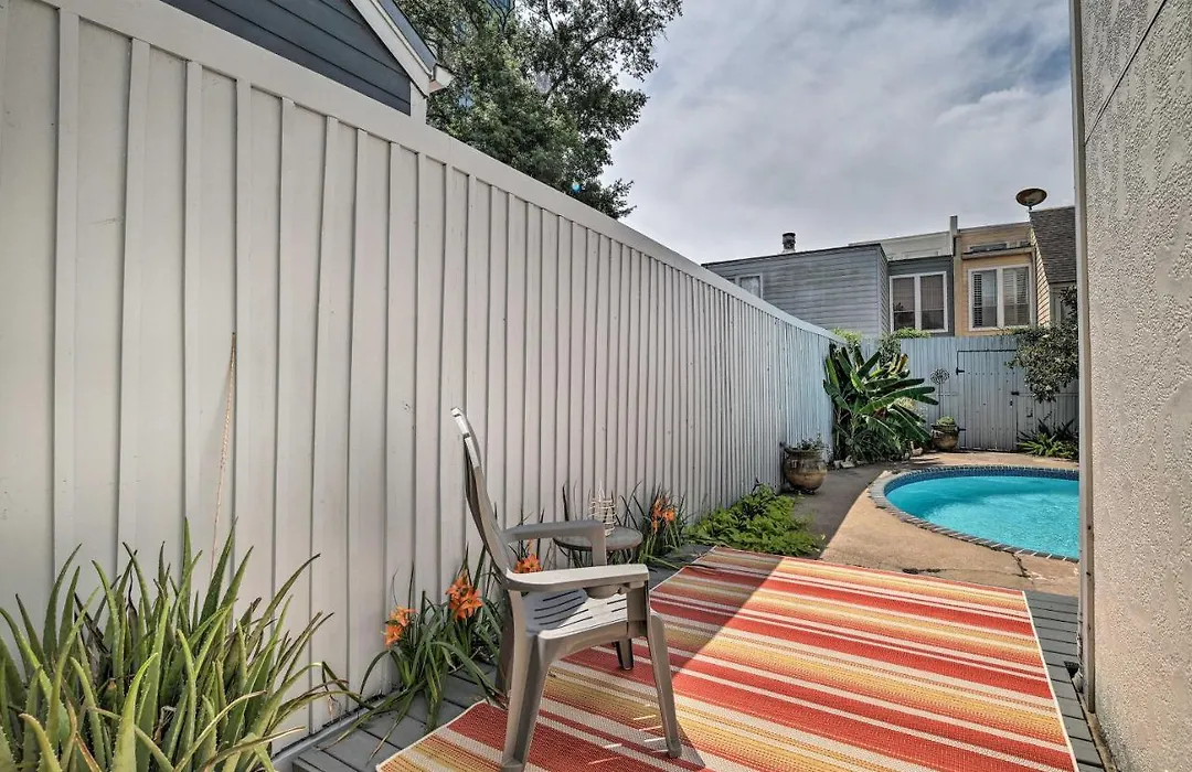 Private Pool: Charming Townhome 5 Mi To Nrg!-1