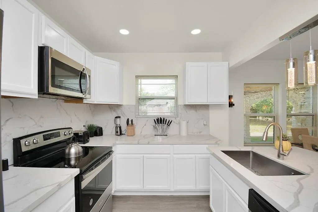 Stylish 4-Bedroom Home 9 Minutes From Downtown-1