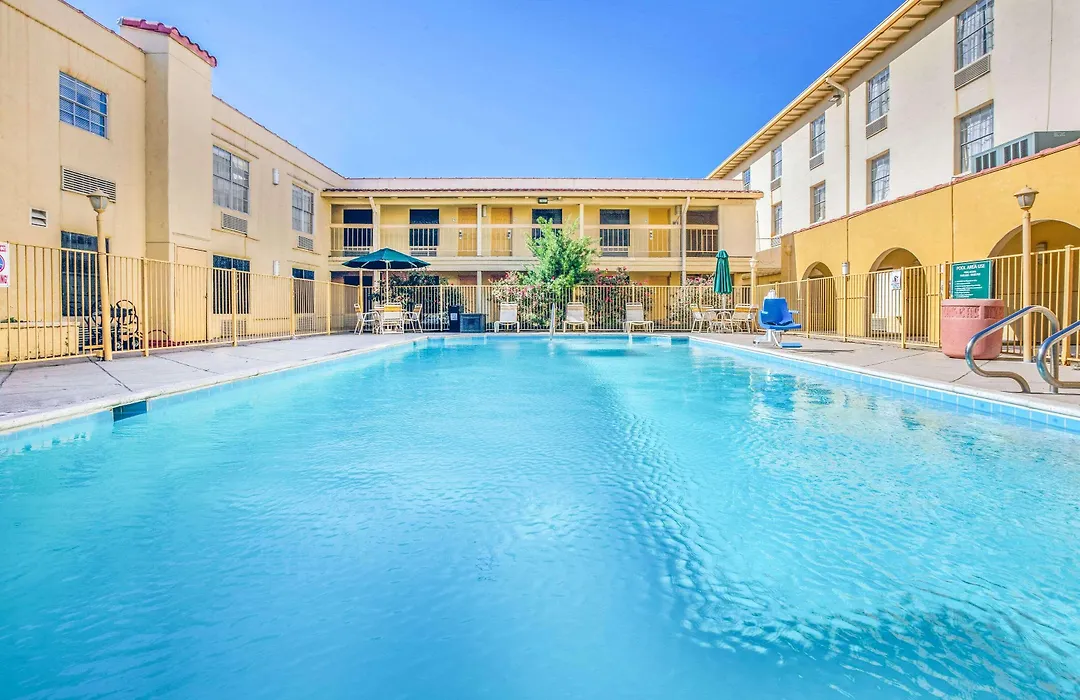 La Quinta Inn By Wyndham Houston Greenway Plaza Medical Area-1