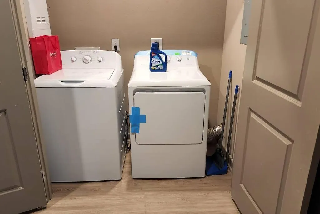 Brand New Spacious 2Br/2.5Bt/Free Parking/Pet/Wi-Fi-1