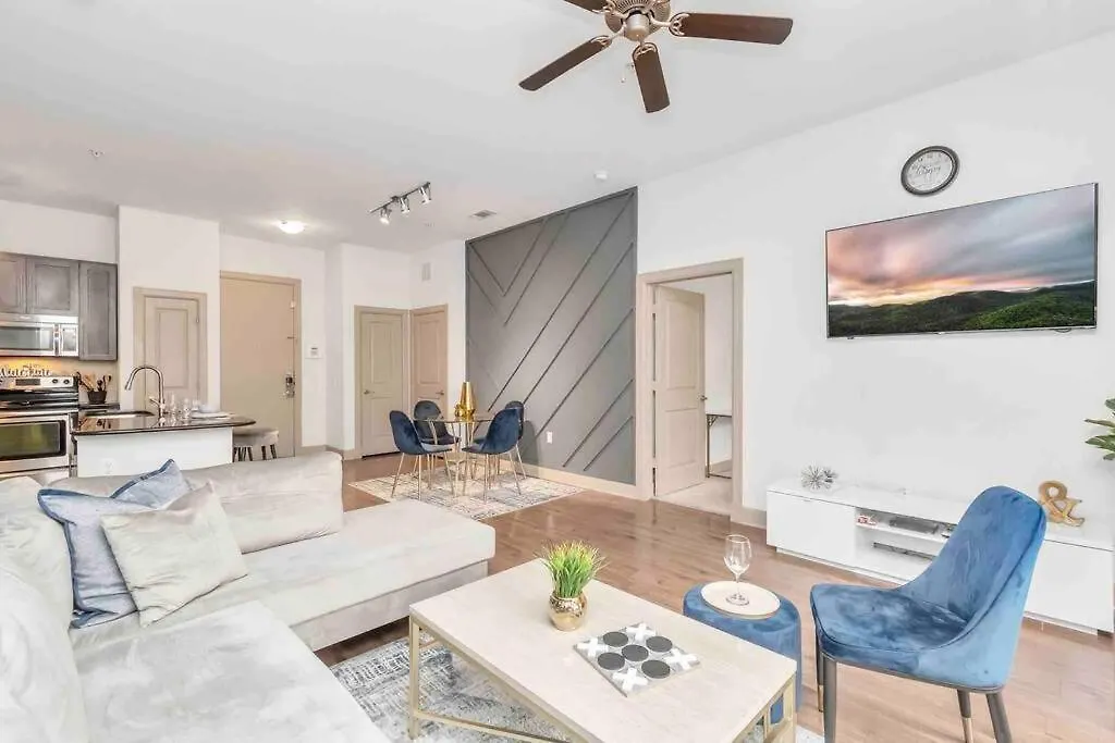 Luxury 2 Bedroom Houston Sweet With Pool In Med Center-1