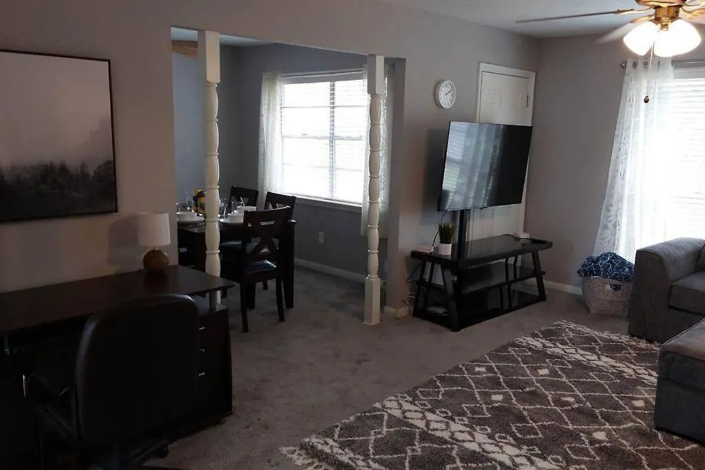 Cheerful 3 Bedroom Home With Garage Parking-1