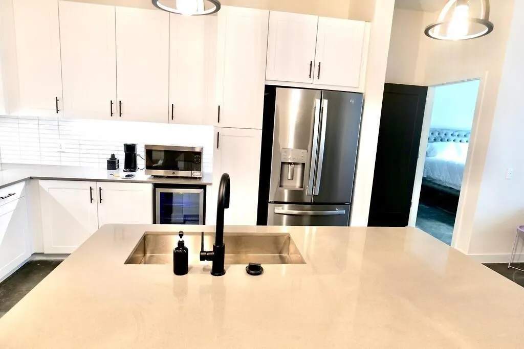 Contemporary 2/2 Near Downtown W/View-1