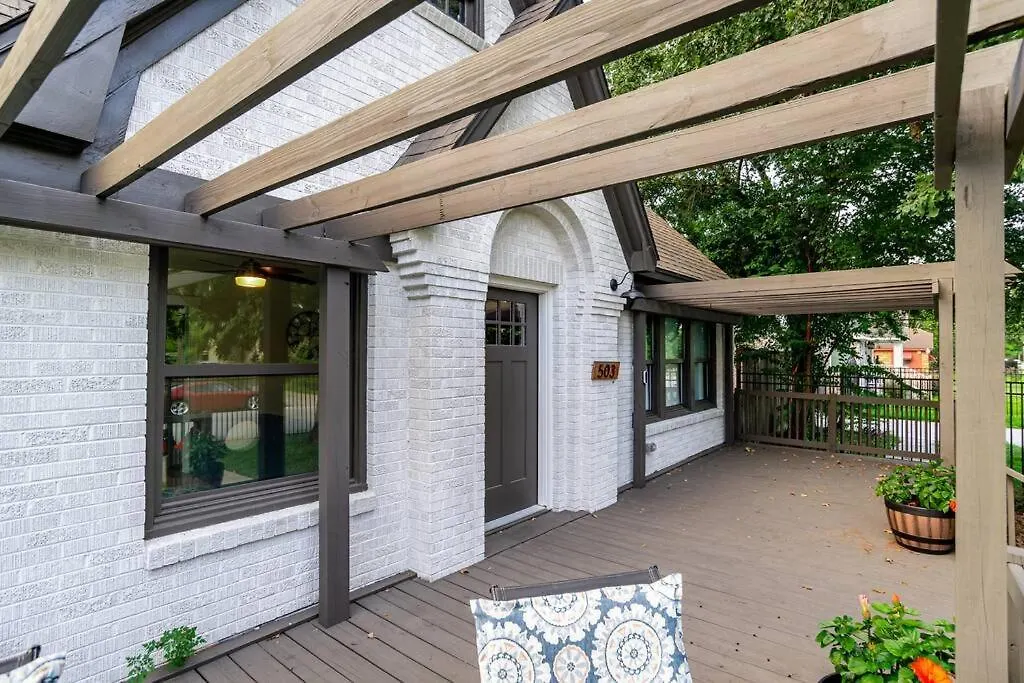 Bungalow Blu-1