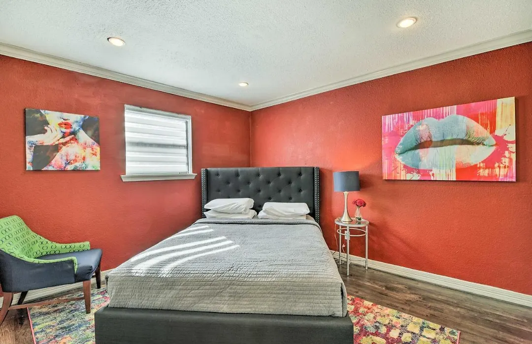 Vibrant Houston Condo With Fire Pit Less Than 4 Mi To Dtwn!-1