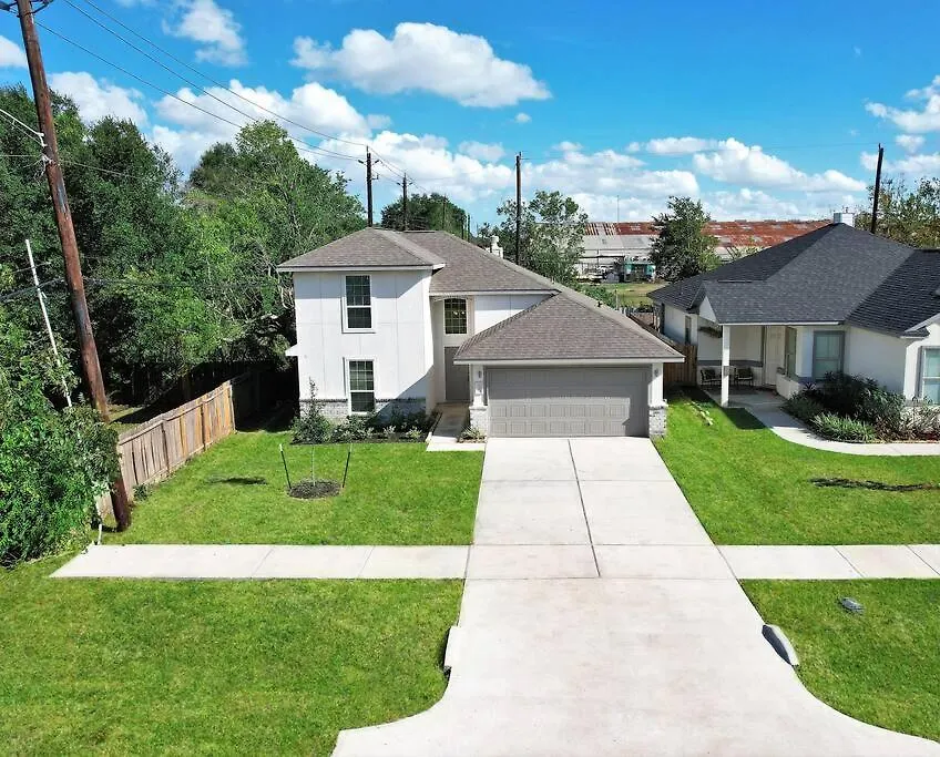 Med Ctr Villa-Built In 22. 3Br+Office/Gym!-1