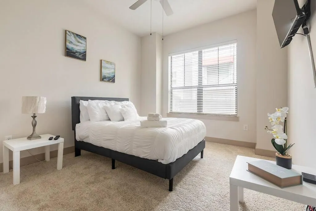 Cozy 1 Bedrm Unit/Modern -Midtown W/ Amenities-1