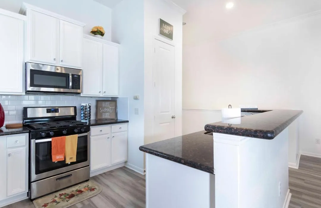 Beautiful 3-Bedroom Townhome In East Downtown Htx-1