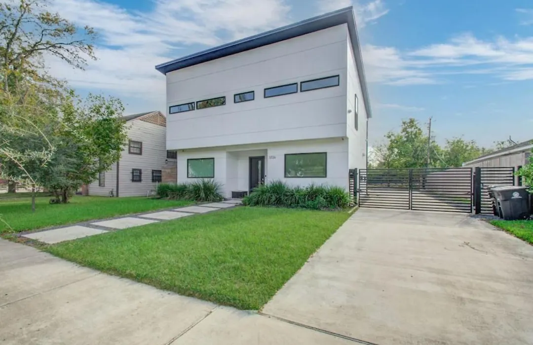 Modern 4 Bedroom 4 Bathroom Near Downtown Houston-1