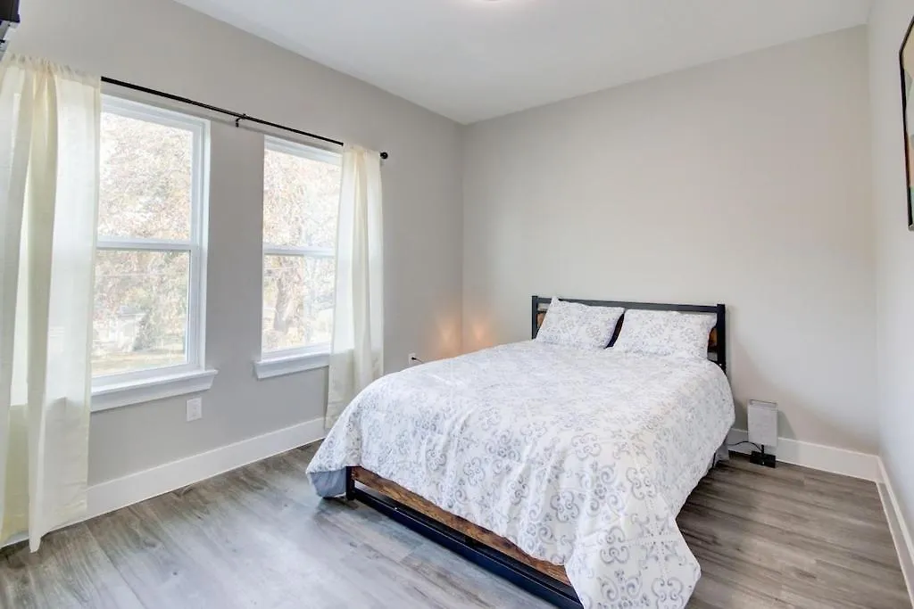 New Luxurious Double-Story Home Located In Highland Heights-1