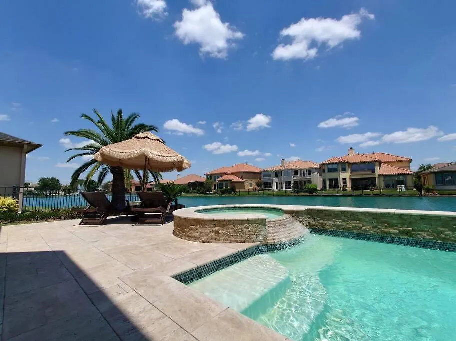 Luxury House/1 Bedroom/1.5 Pvt Master Bathroom-1