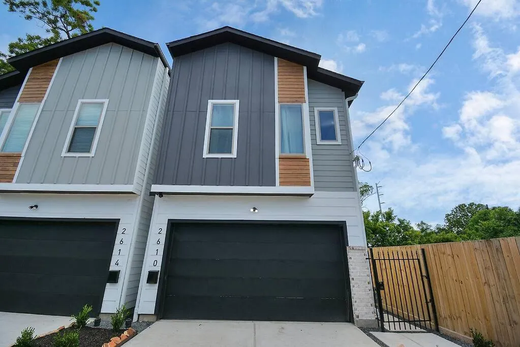 Blissful Getaway Home With Hot Tub & Backyard Near Downtown-1