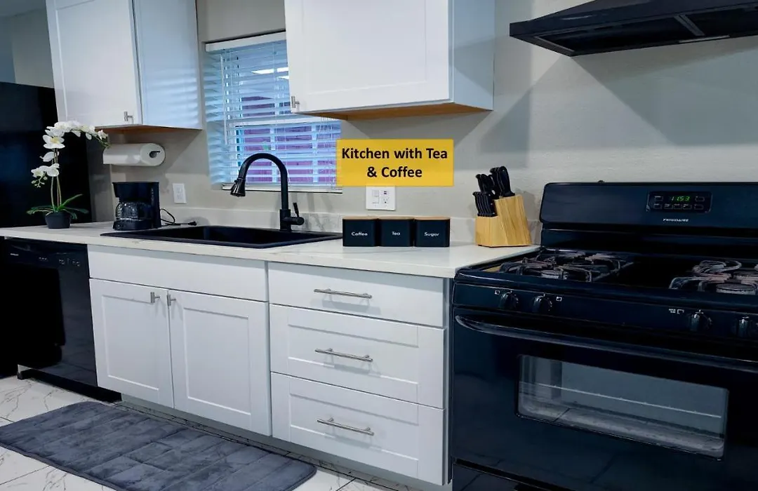 Private Lux 3 Bedroom House Near City Center-1