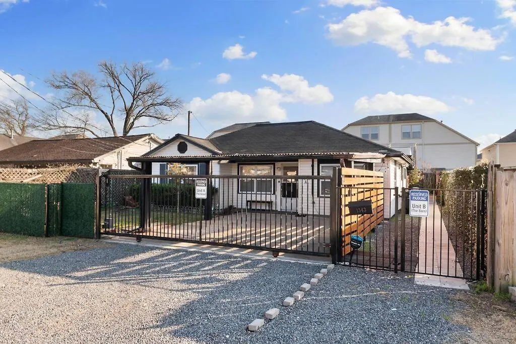 Cozy Heights House Patio And Backyard Sleeps 9-1
