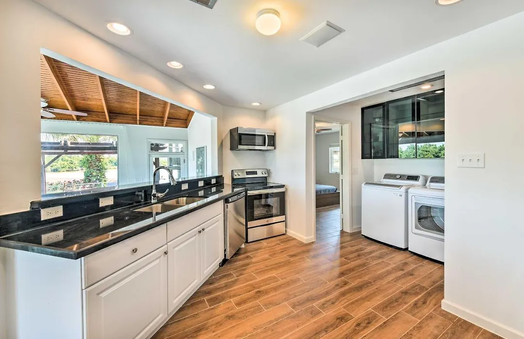 Luxe Houston Home On Riverfront With Pool And Hot Tub!-1