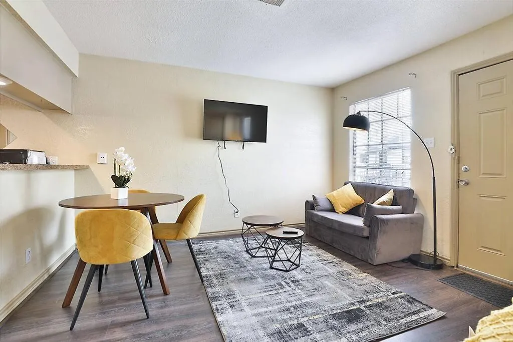 Trendy Montrose Oasis-1