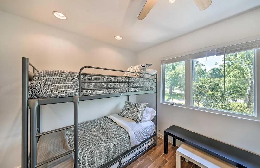 Luxe Houston Home On Riverfront With Pool And Hot Tub!-1