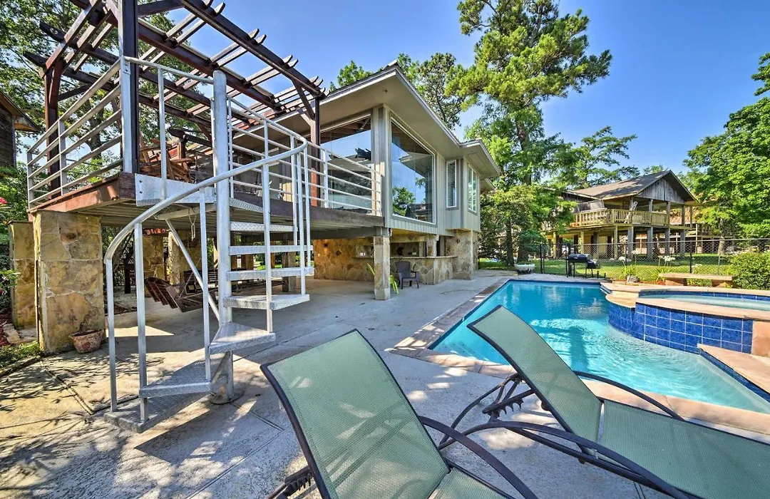 Luxe Houston Home On Riverfront With Pool And Hot Tub!-1