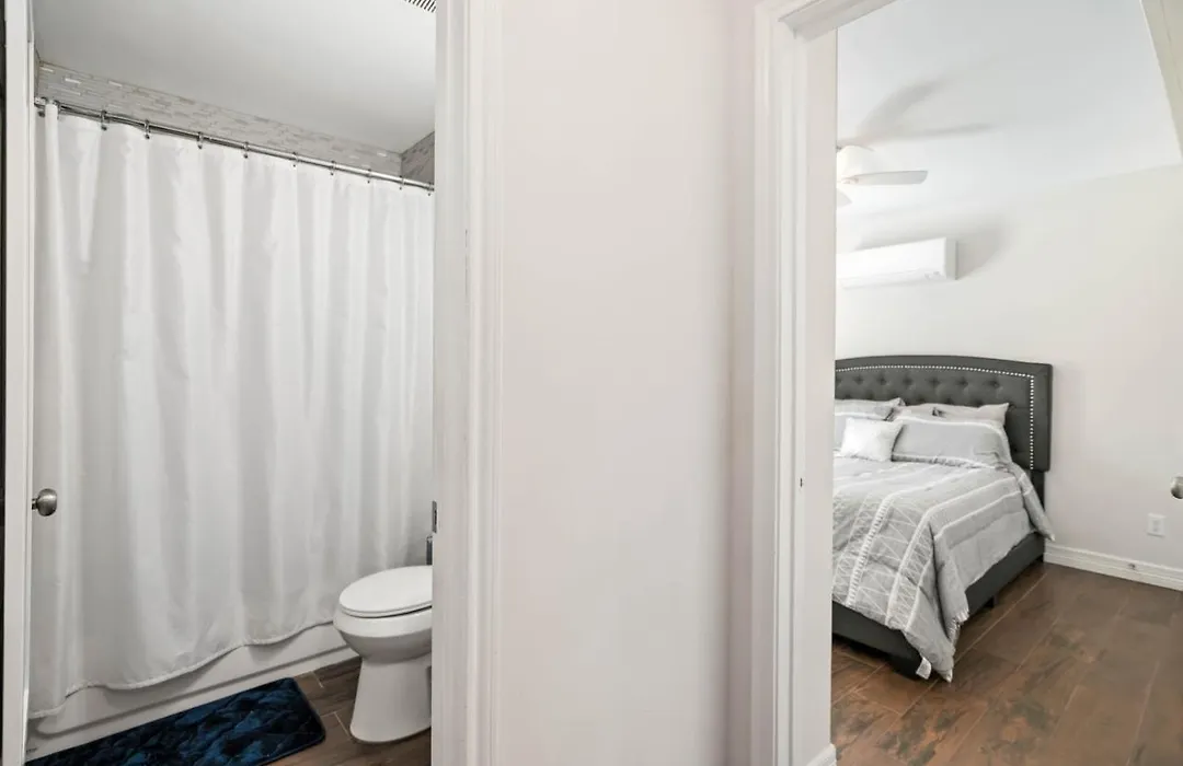 Stunning & Vibrant Apt 7 Min From Tx Med Center-1