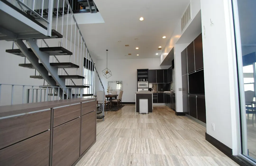 3222 Sqft 3 Bedroom Townhous Amazing Rooftop View-1