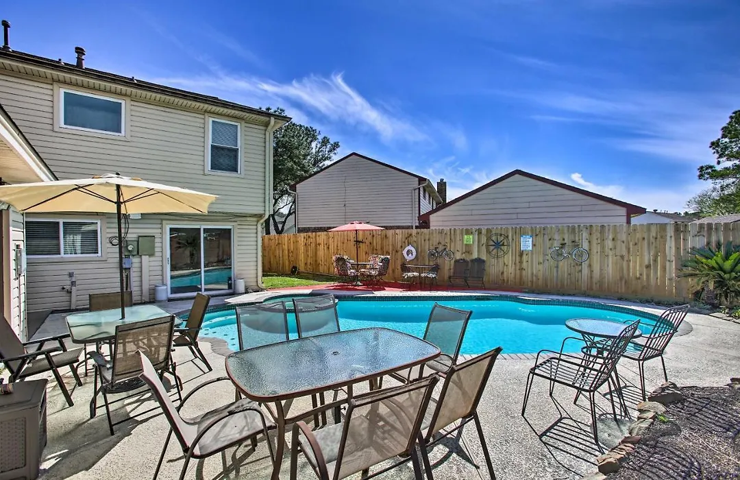 Houston Home With Private Outdoor Pool!-1