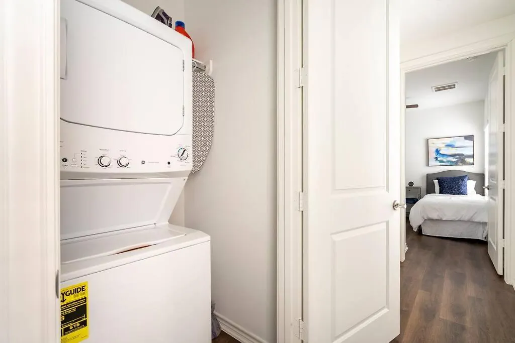 Chic Urban Living Minutes From I-45 And I-610 #A-1