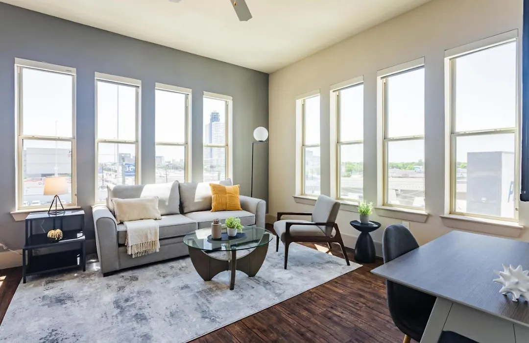 Modern Apartment In Prime Location Id5227-1