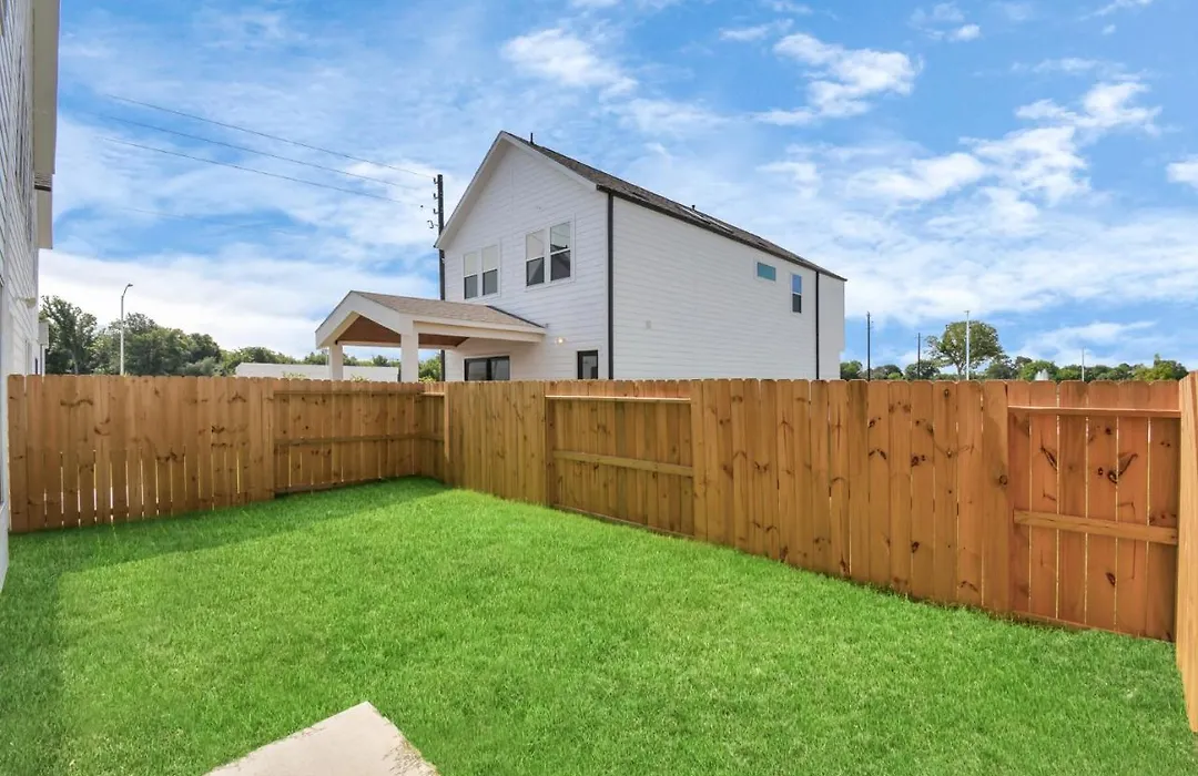 Spacious 3Bd W/Backyard - Near Med Center & Nrg-1