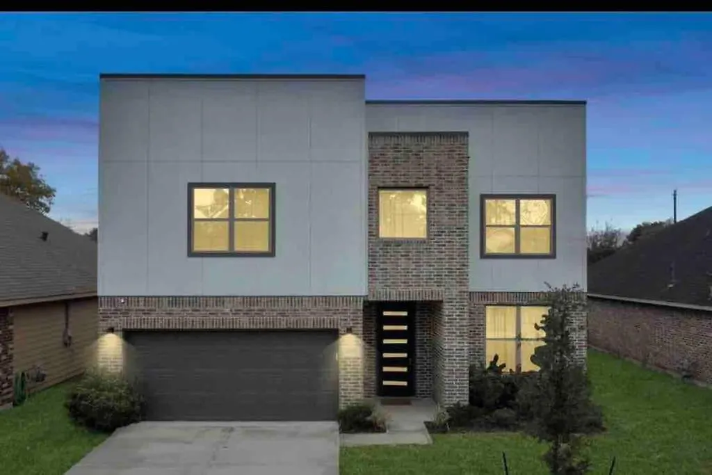 Luxe Downtown Retreat•Hot Tub • Fire Pit. Sleeps16-1