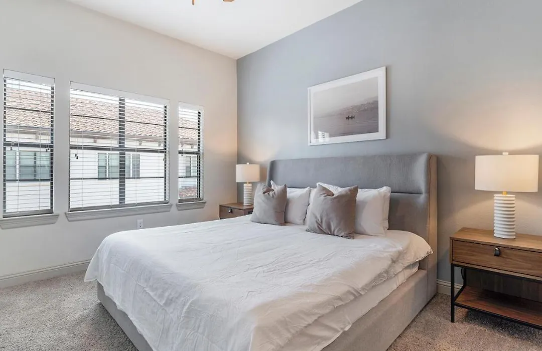 Modern Apartment In Prime Location Id8047X74-1