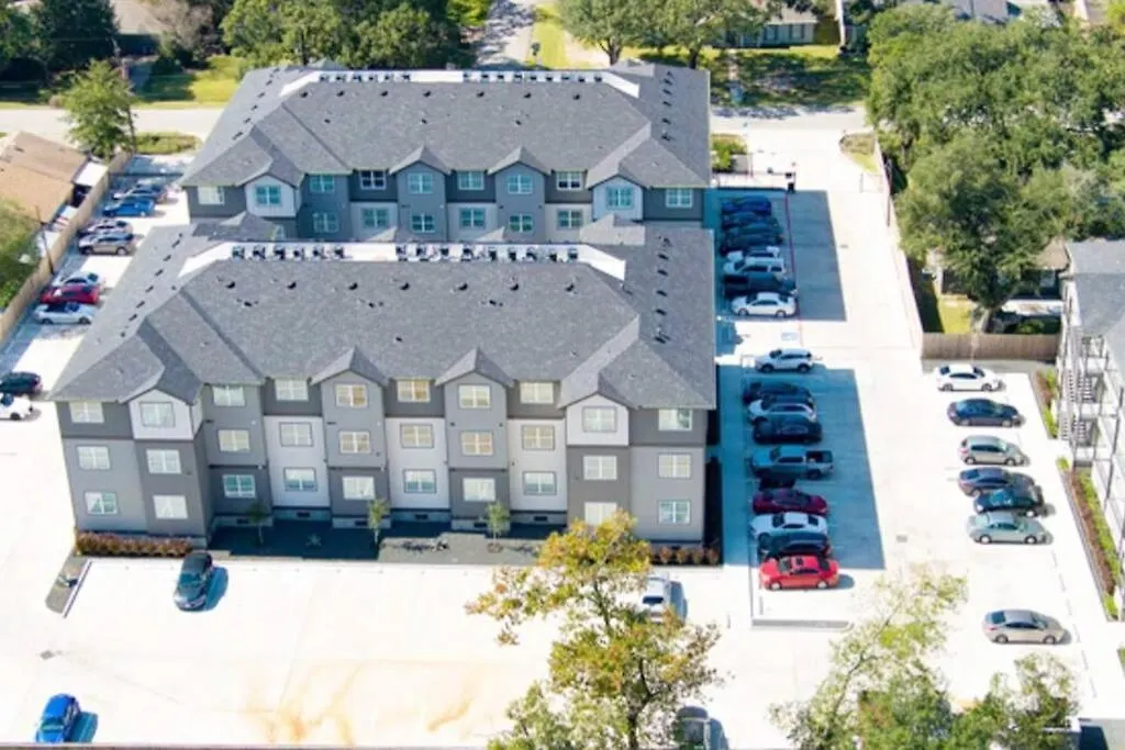 Welcome To Our Spacious 2-Bedroom 2-Bathroom Located In The City Of Houston, Texas!-1