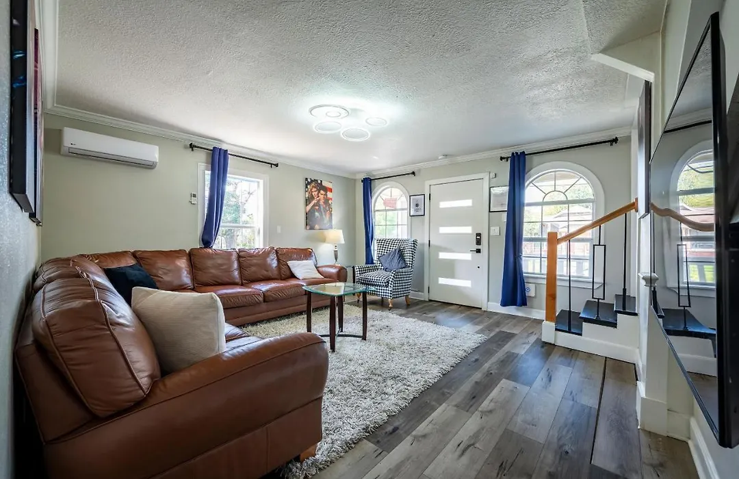 Big House/Downtown/Pets/Parking/Ev/Holiday Ready-1