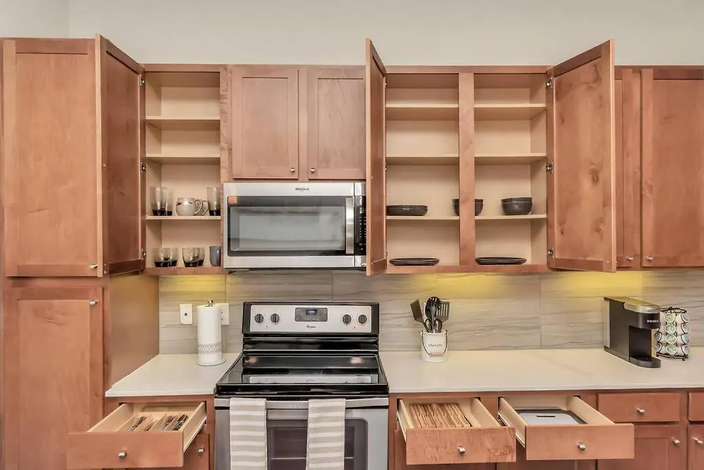 1 Bed/1 Bath Downtown Haven-1