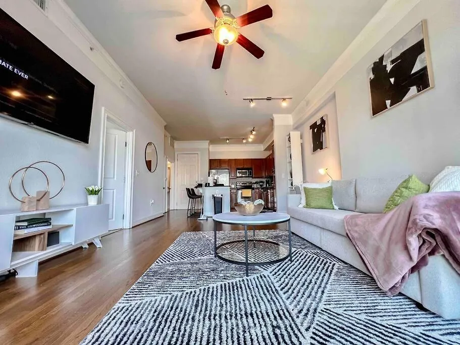 Lux 1Bd Hi-Rise Unit In Galleria. Relax, Wfh, Pool-1