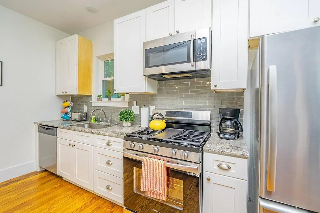 East Downtown Private Restored Historic Apartment_-1