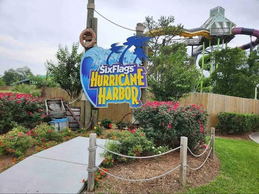 The Holistic Escape W/Fast Wifi & Free Parking-1