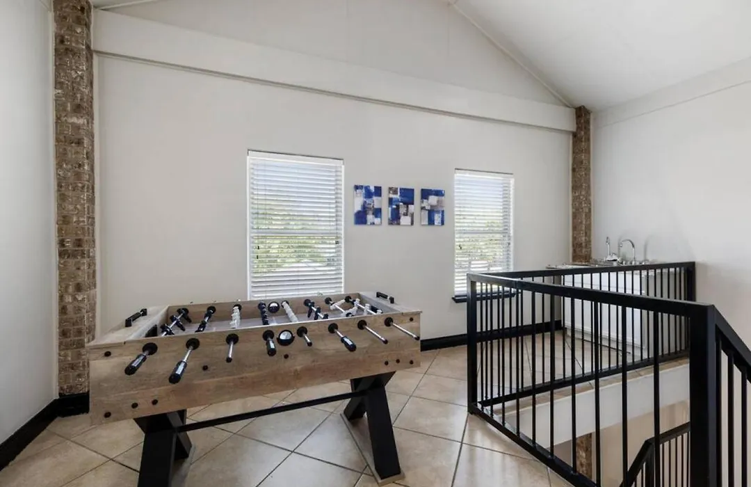 Stylish 3 Bedroom With Tons Of Games And 85 Inch Tv-1