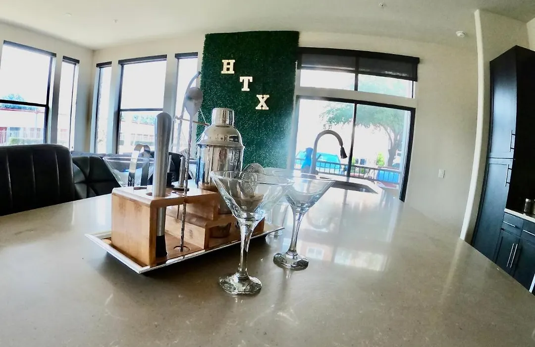 5 Mins To Med Center, Comfy King Beds, Wifi,Gym,Pool-1