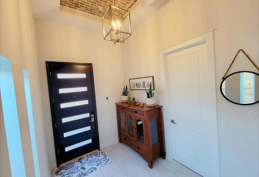 Villa Delano Court-1