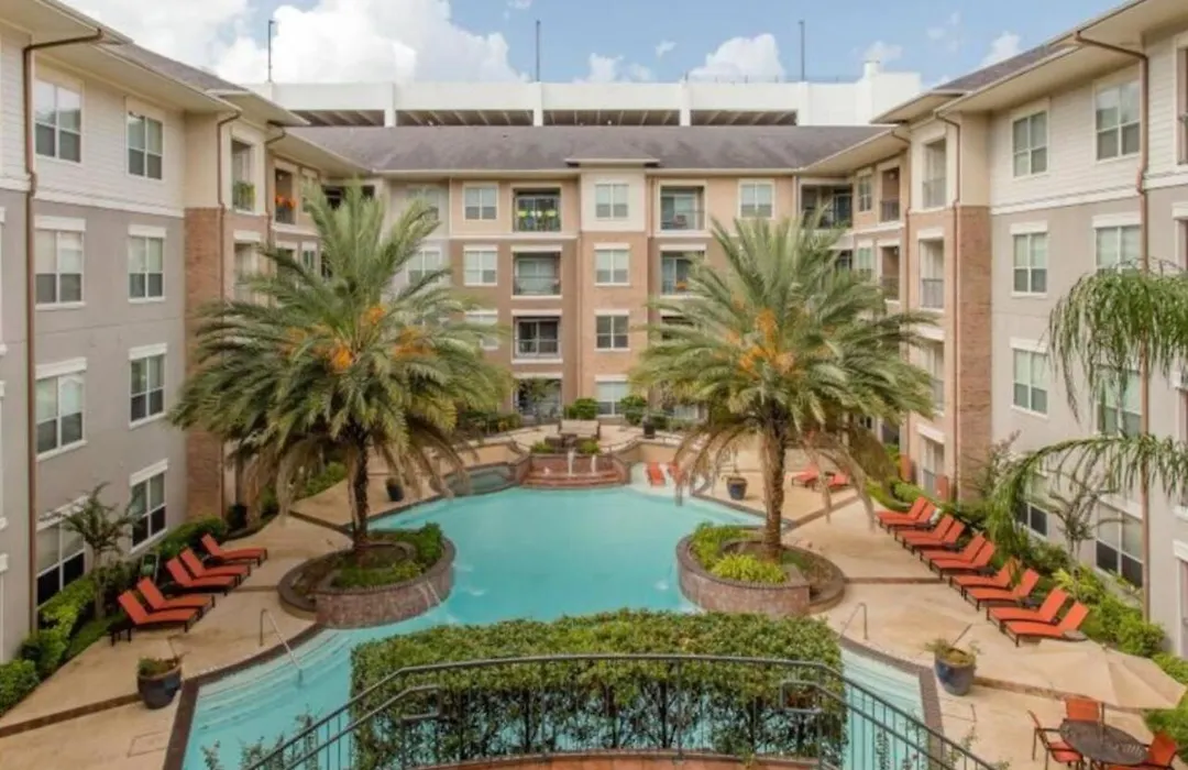 Nrg Stadium-Poolside-1