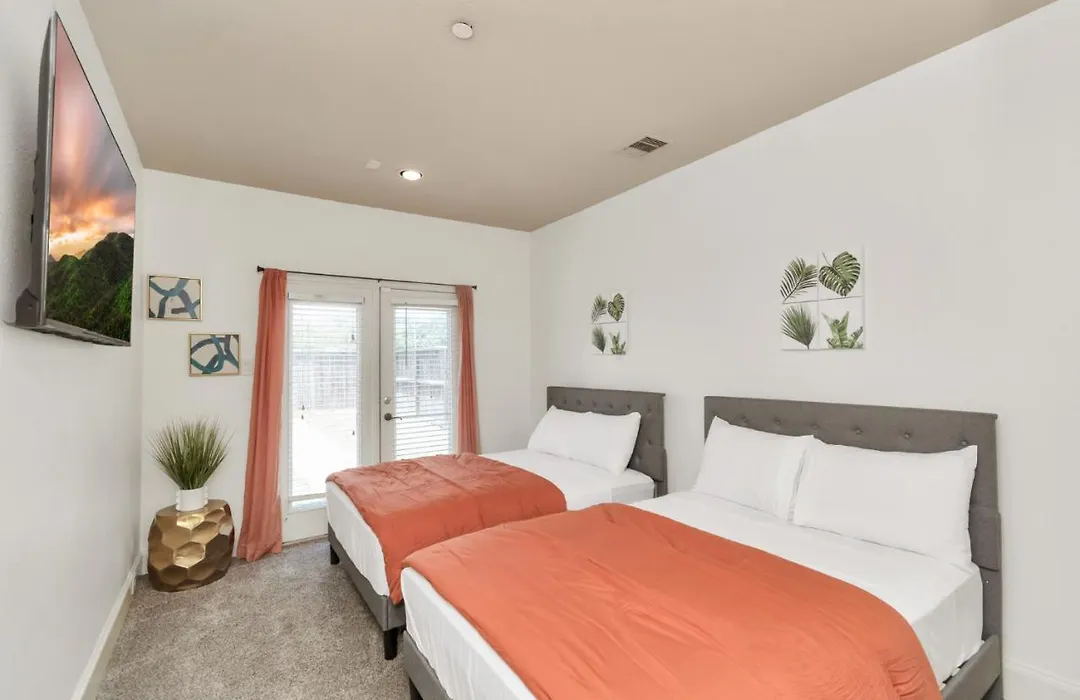 Lavish Townhome With Private Pool- Galleria Area-1