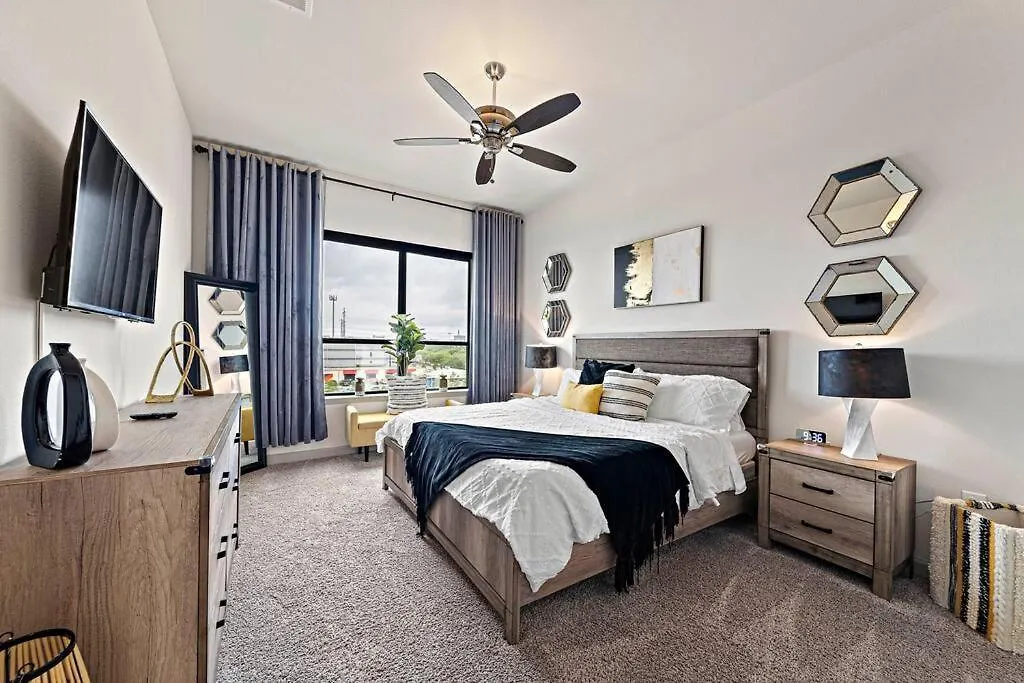 Sophisticated Home Near Med Center-1