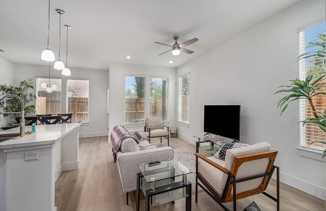Heart Of Houston, Unit B-1