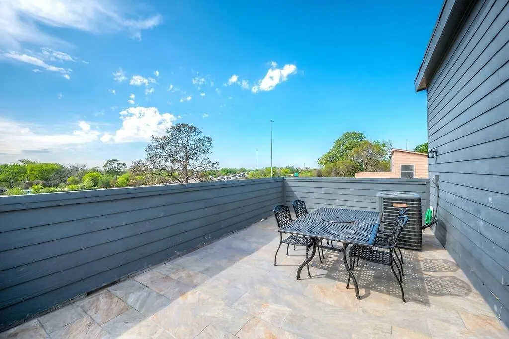 Gorgeous Home W/ Amazing View Of Houston Skyline-1
