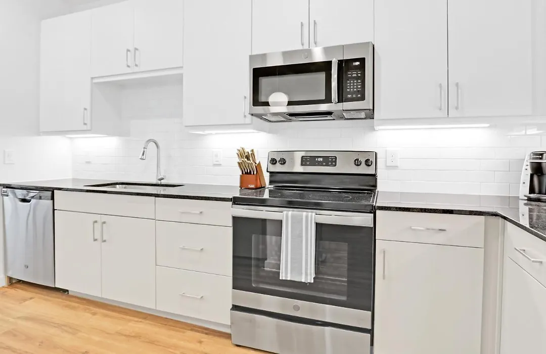 Modern Apartment In Prime Location Id2678X37-1